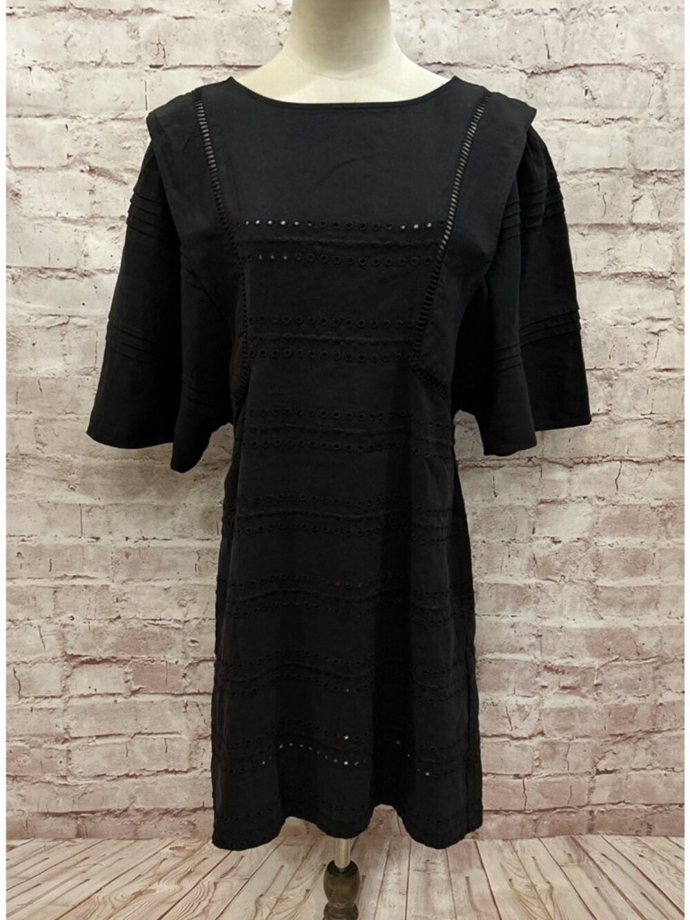 Banana Republic Black Embroidered Tencel Linen Eyelet Mini Dress Size Small NEW